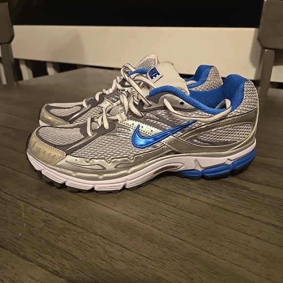 Nike Men's Silver and Blue Athletic Shoes - Picture 1 of 5